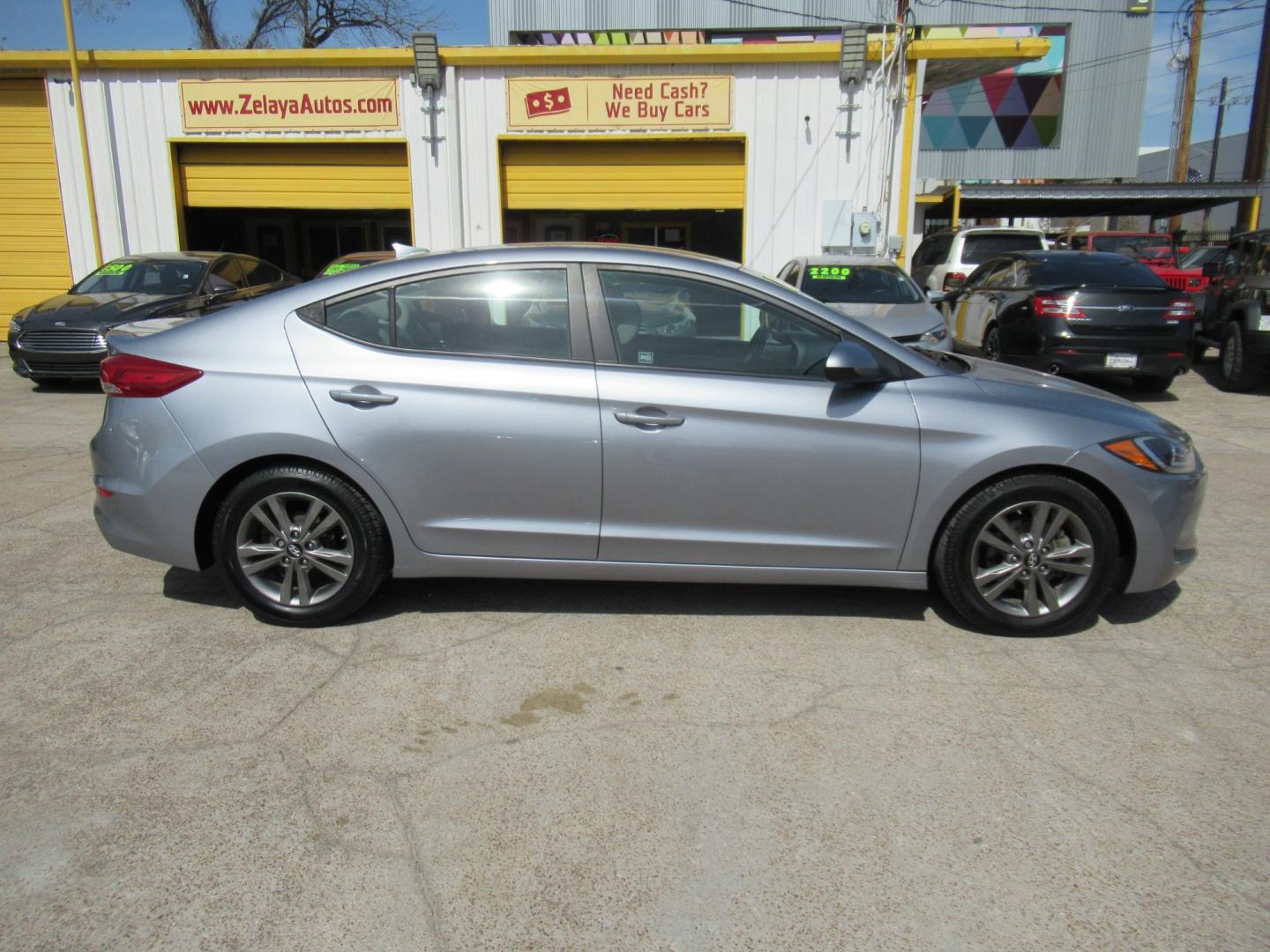 2017 Gray /Gray Hyundai Elantra Limited (5NPD84LF0HH) with an 1.8L L4 DOHC 16V engine, 6A transmission, located at 1511 North Shepherd Dr., Houston, TX, 77008, (281) 657-1221, 29.798361, -95.412560 - 2017 HYUNDAI ELANTRA SE/VALUE/LIMITED VIN: 5NPD84LF0HH003268 5 N P D 8 4 L F 0 H H 0 0 3 2 6 8 SEDAN 4 DR 2.0L I4 F DOHC 16V GASOLINE FRONT WHEEL DRIVE - Photo#10